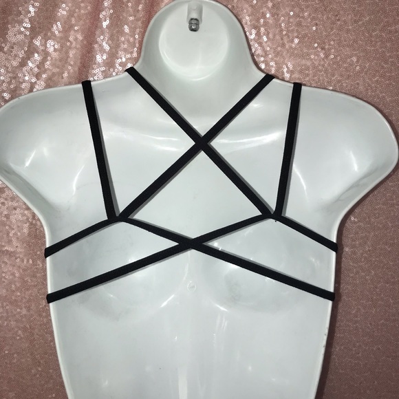 Youmita Low Black Simple Bralette - Picture 2 of 3